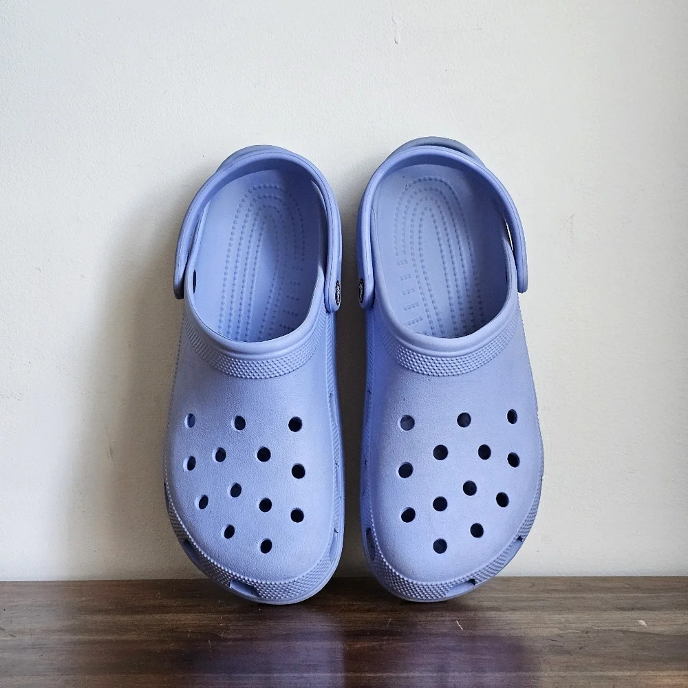 💎 Crocs Classic Clog Lavender Blue Men’s Size 12 Waterproof Comfort Slip-Ons
